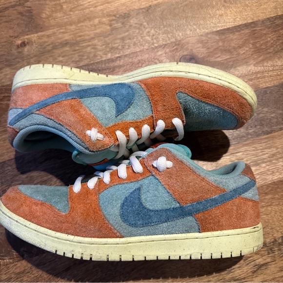 Size 11.5 Nike Sb Dunk Low Orange Emerald Rise - Picture 1 of 9